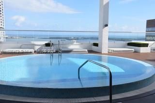 Recently Sold: $429,000 (1 beds, 1 baths, 738 Square Feet)