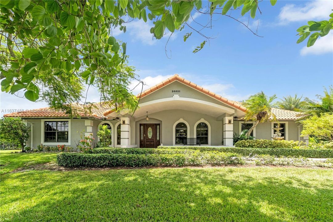 For Sale: $1,375,000 (3 beds, 3 baths, 2890 Square Feet)