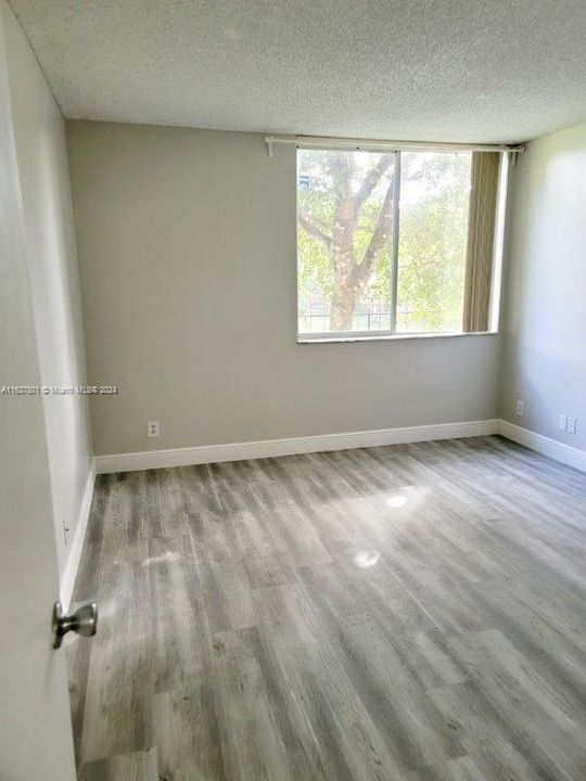 Recently Rented: $1,850 (2 beds, 2 baths, 965 Square Feet)