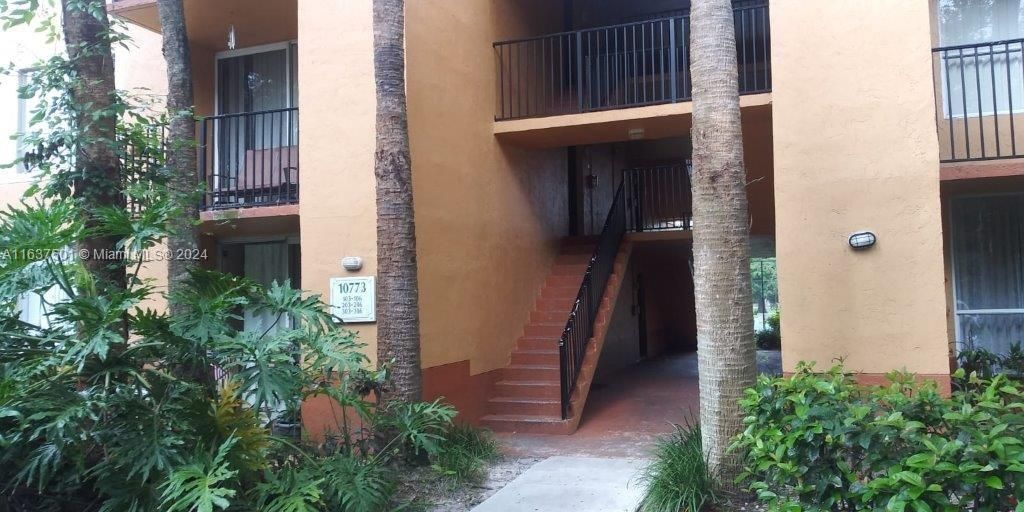 Recently Rented: $1,850 (2 beds, 2 baths, 965 Square Feet)