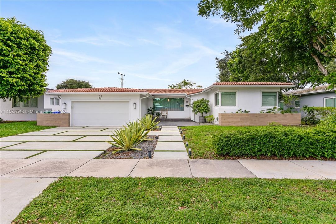 For Sale: $2,999,000 (3 beds, 2 baths, 1971 Square Feet)