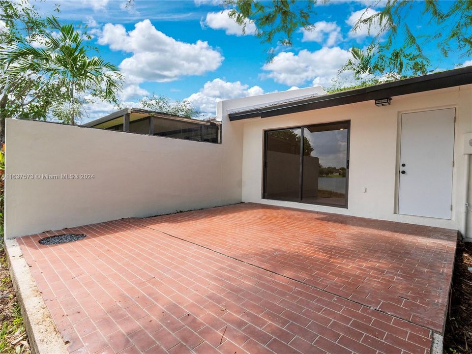 Activo con contrato: $459,000 (2 camas, 1 baños, 970 Pies cuadrados)