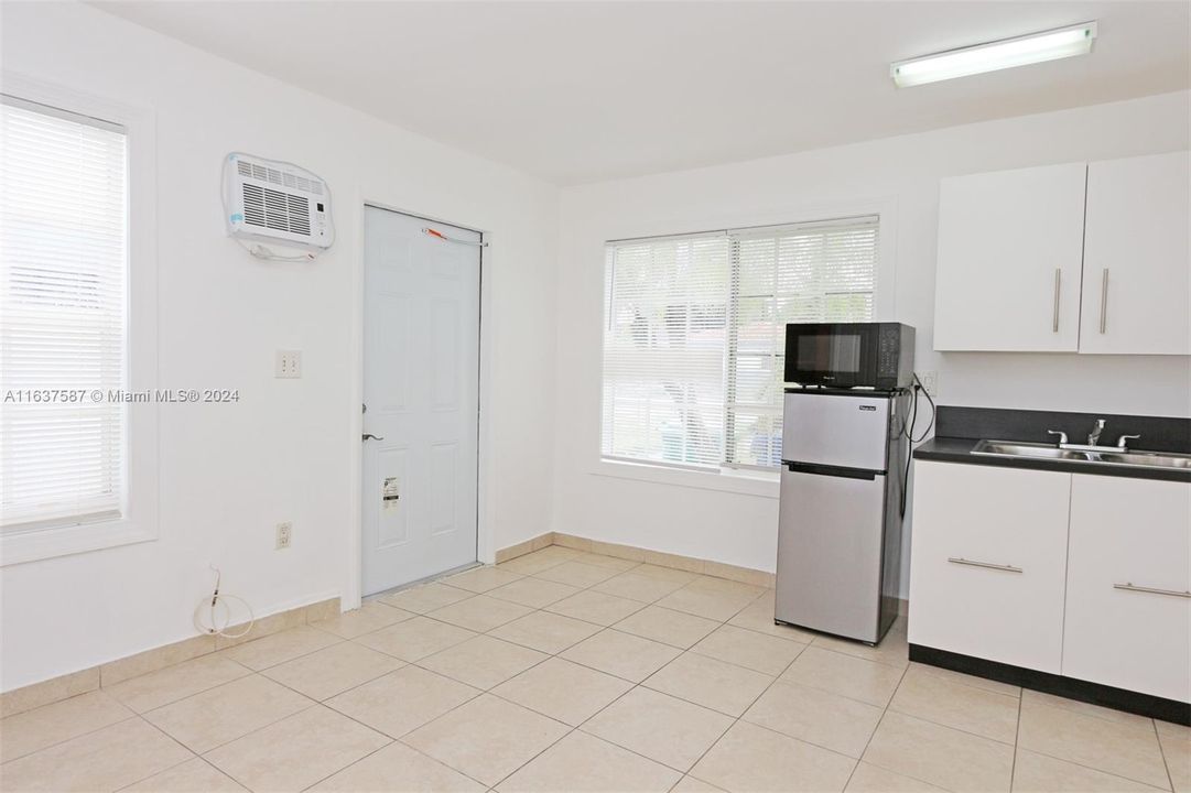 Recently Rented: $1,000 (0 beds, 1 baths, 0 Square Feet)