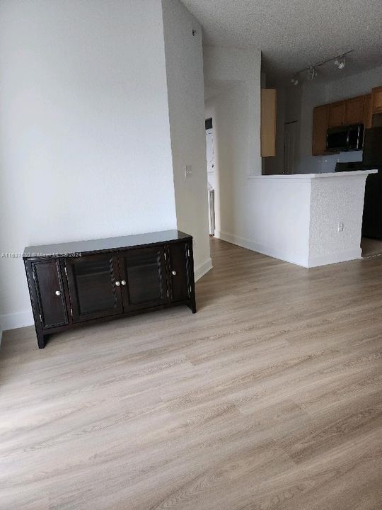 最近租的: $2,400 (2 贝兹, 1 浴室, 842 平方英尺)