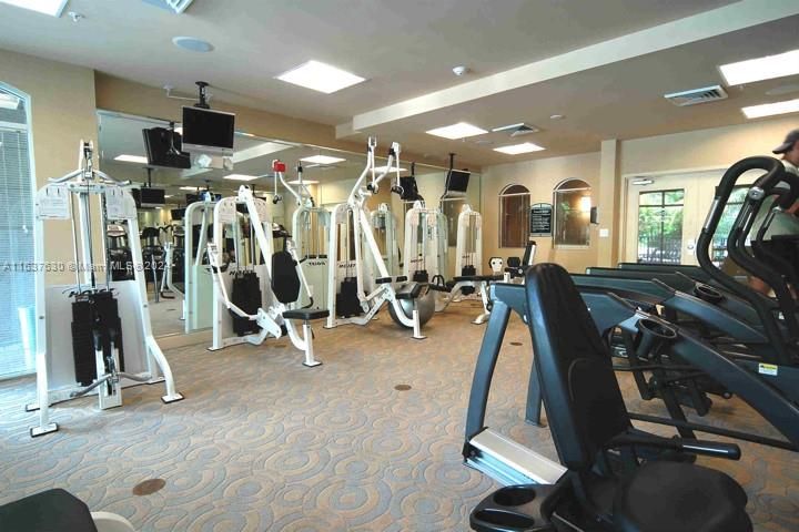 最近租的: $2,400 (2 贝兹, 1 浴室, 842 平方英尺)