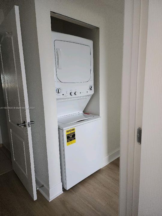 最近租的: $2,400 (2 贝兹, 1 浴室, 842 平方英尺)