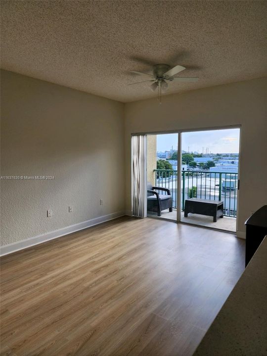 最近租的: $2,400 (2 贝兹, 1 浴室, 842 平方英尺)