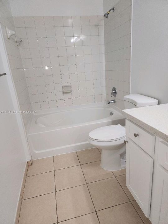 最近租的: $2,400 (2 贝兹, 1 浴室, 842 平方英尺)