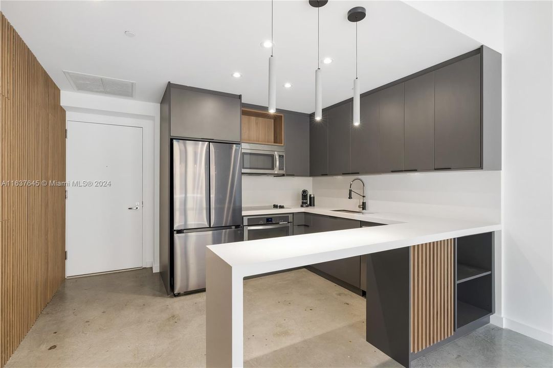 For Sale: $399,000 (1 beds, 1 baths, 526 Square Feet)