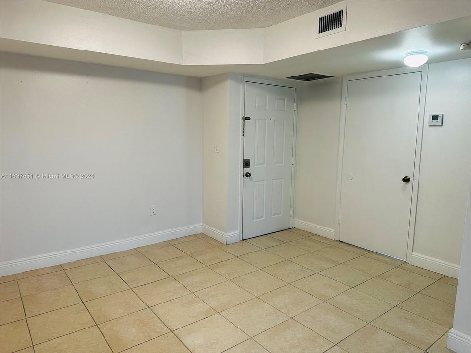 Entryway/Dining room