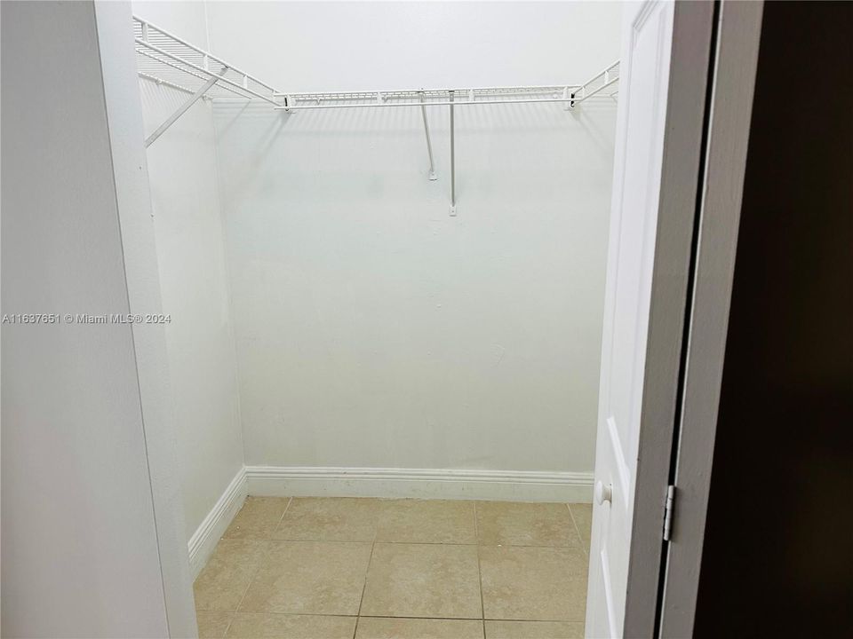 Guest bedroom's walk-in closet (bedroom #2)