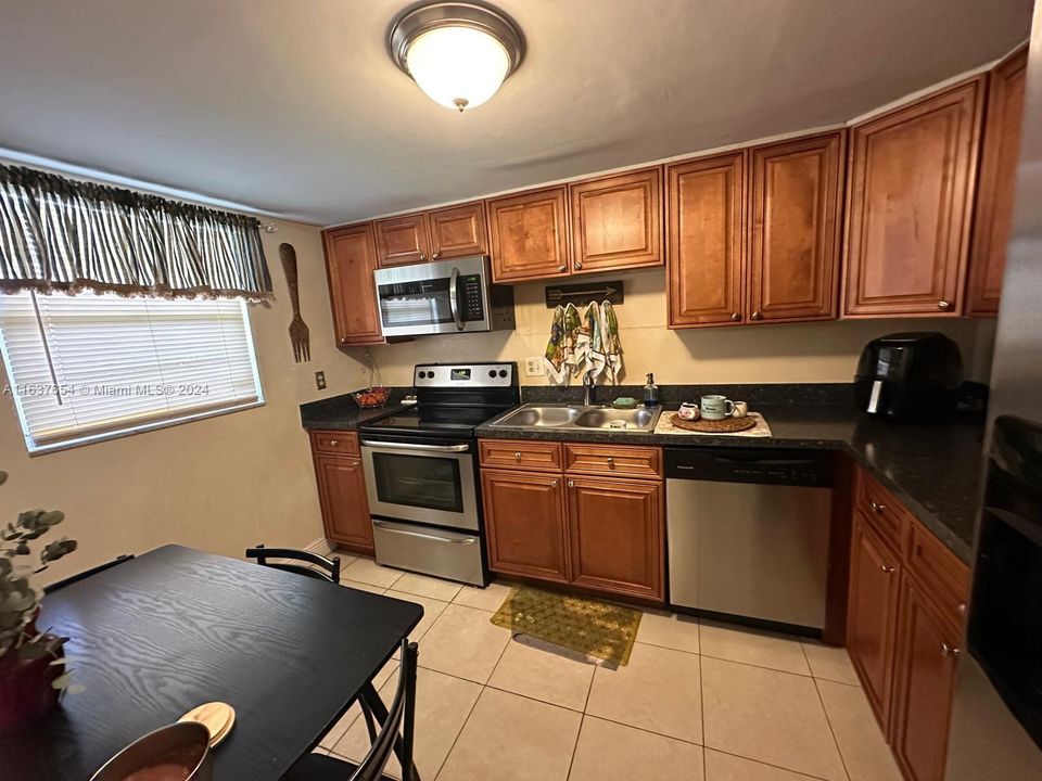 Active With Contract: $209,000 (2 beds, 2 baths, 1040 Square Feet)