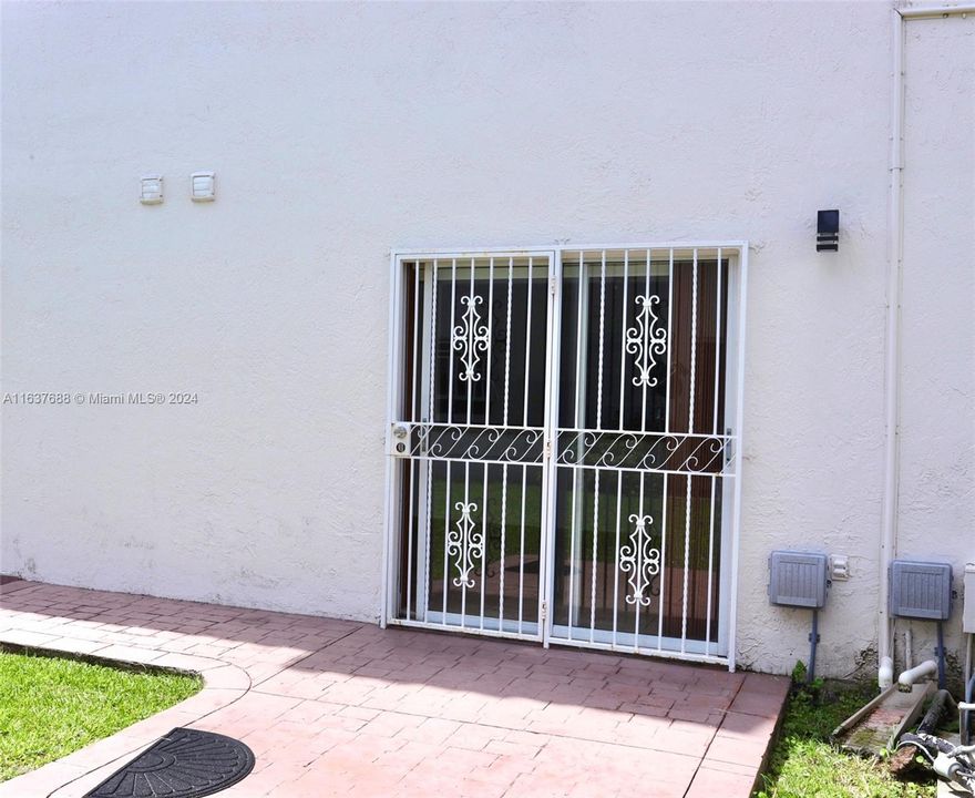 Recently Rented: $2,500 (2 beds, 2 baths, 1185 Square Feet)