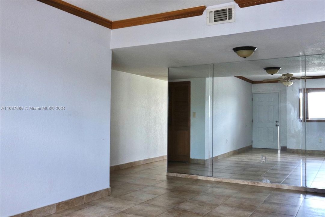 Recently Rented: $2,500 (2 beds, 2 baths, 1185 Square Feet)