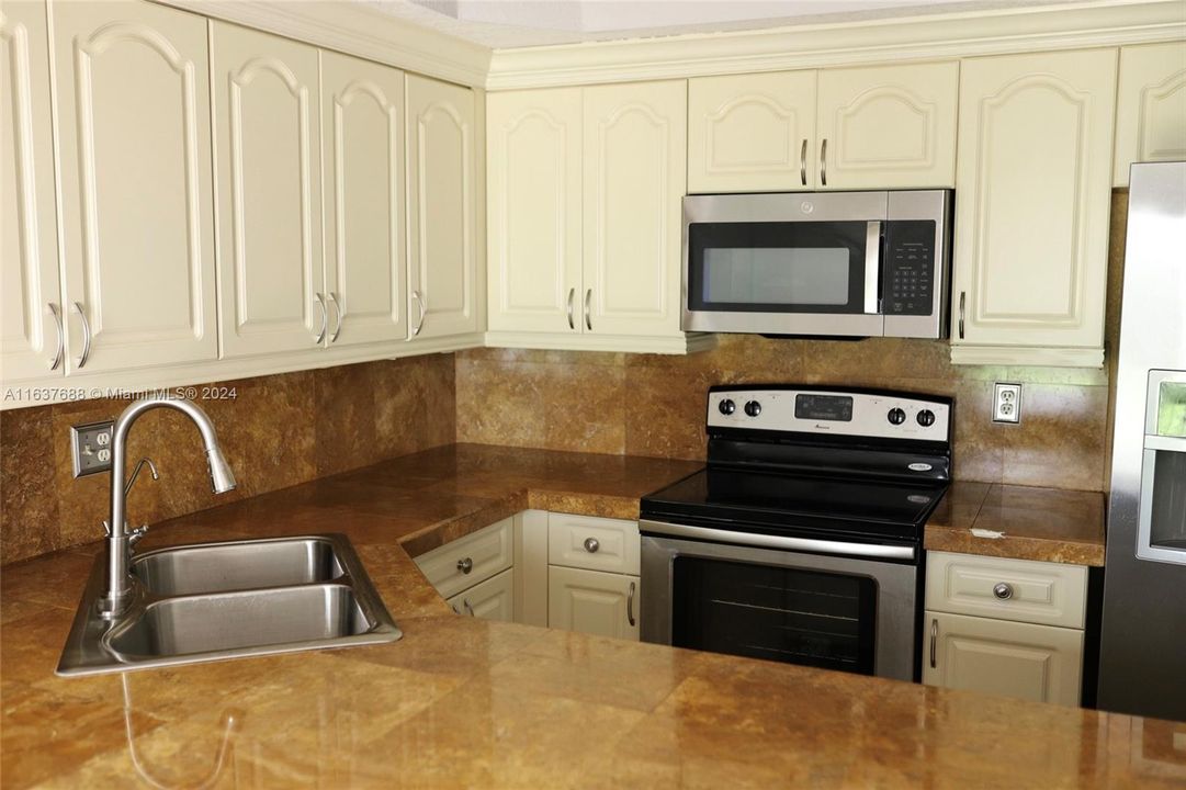 Recently Rented: $2,500 (2 beds, 2 baths, 1185 Square Feet)