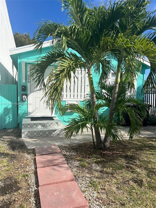 Walk up to 3 br house