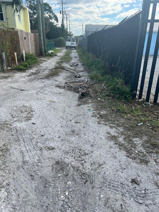 Turn into yard of the 1 bedroom house