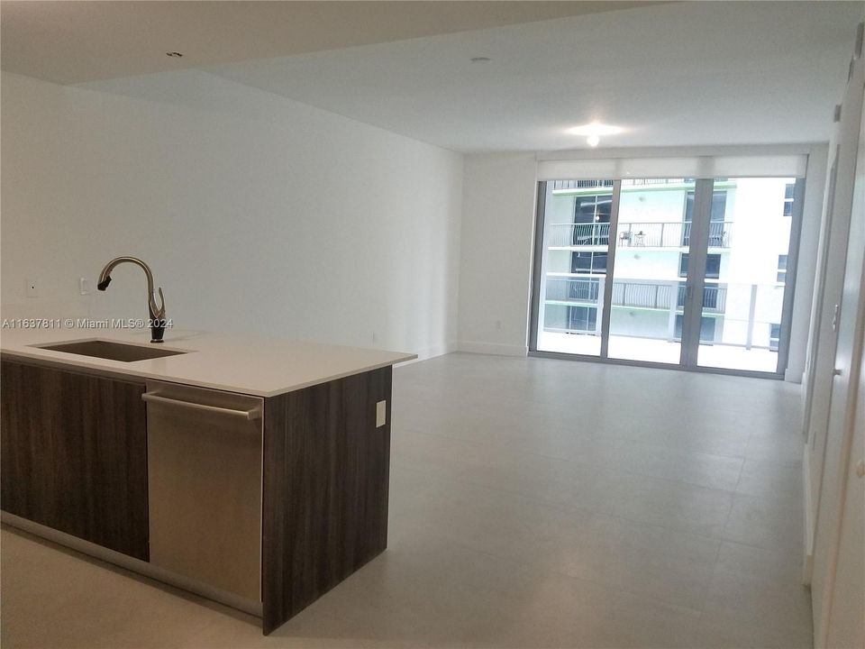 Recently Rented: $3,900 (1 beds, 2 baths, 979 Square Feet)