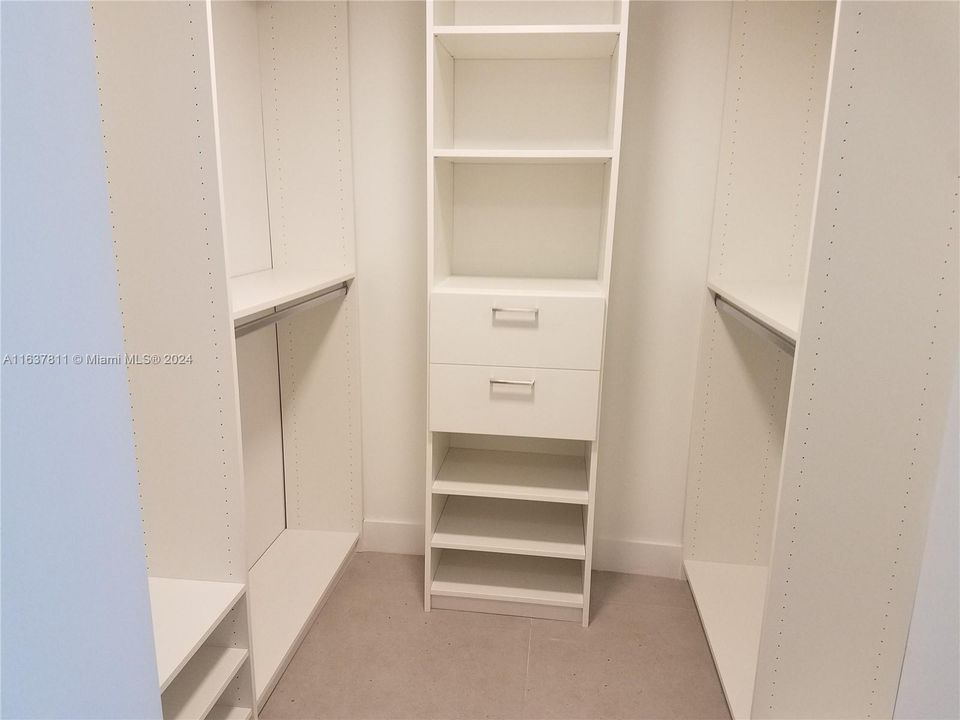 Recently Rented: $3,900 (1 beds, 2 baths, 979 Square Feet)