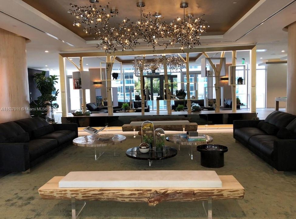 Recently Rented: $3,900 (1 beds, 2 baths, 979 Square Feet)