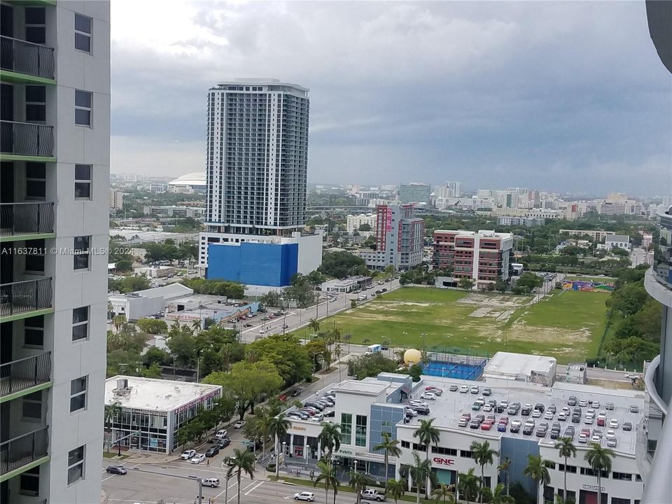 Recently Rented: $3,900 (1 beds, 2 baths, 979 Square Feet)