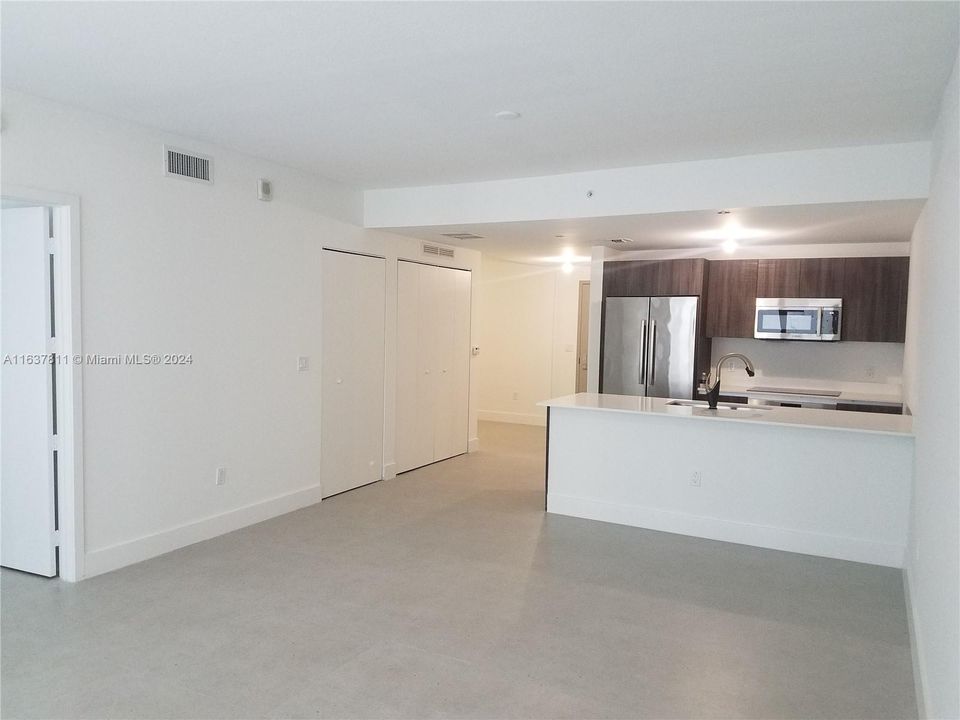 Recently Rented: $3,900 (1 beds, 2 baths, 979 Square Feet)