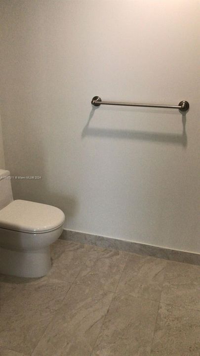 Recently Rented: $3,900 (1 beds, 2 baths, 979 Square Feet)