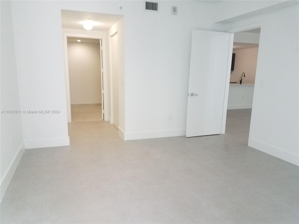 Recently Rented: $3,900 (1 beds, 2 baths, 979 Square Feet)