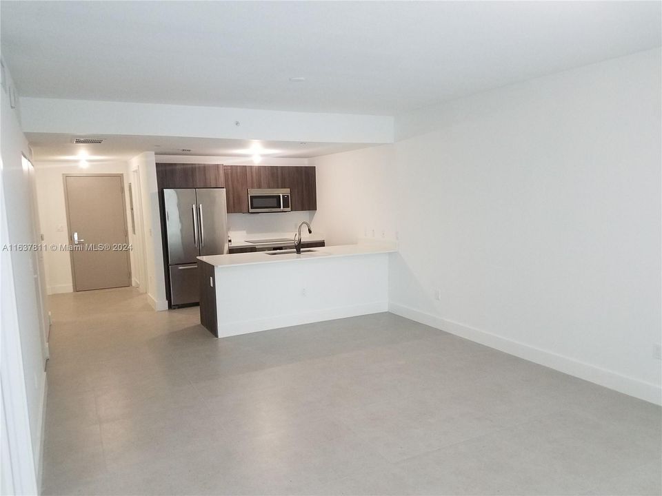 Recently Rented: $3,900 (1 beds, 2 baths, 979 Square Feet)