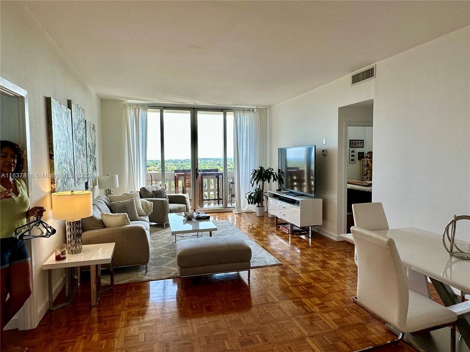 Недавно арендовано: $4,400 (2 спален, 2 ванн, 1310 Квадратных фут)