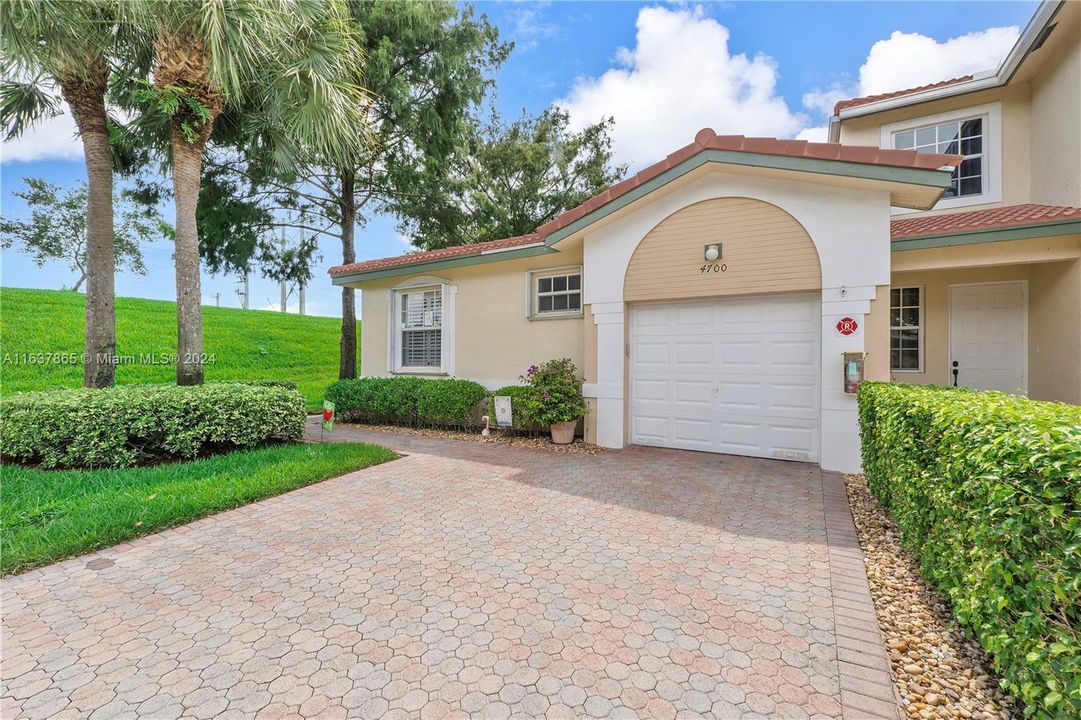 Active With Contract: $459,900 (3 beds, 2 baths, 1174 Square Feet)