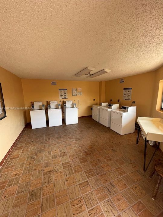 For Sale: $209,000 (1 beds, 1 baths, 705 Square Feet)