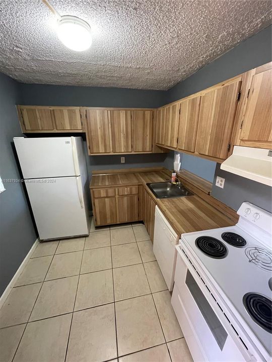 For Sale: $209,000 (1 beds, 1 baths, 705 Square Feet)