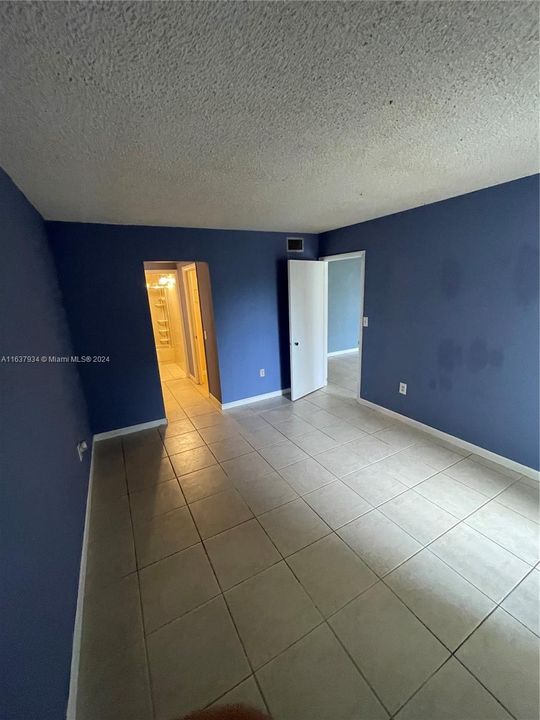 For Sale: $209,000 (1 beds, 1 baths, 705 Square Feet)