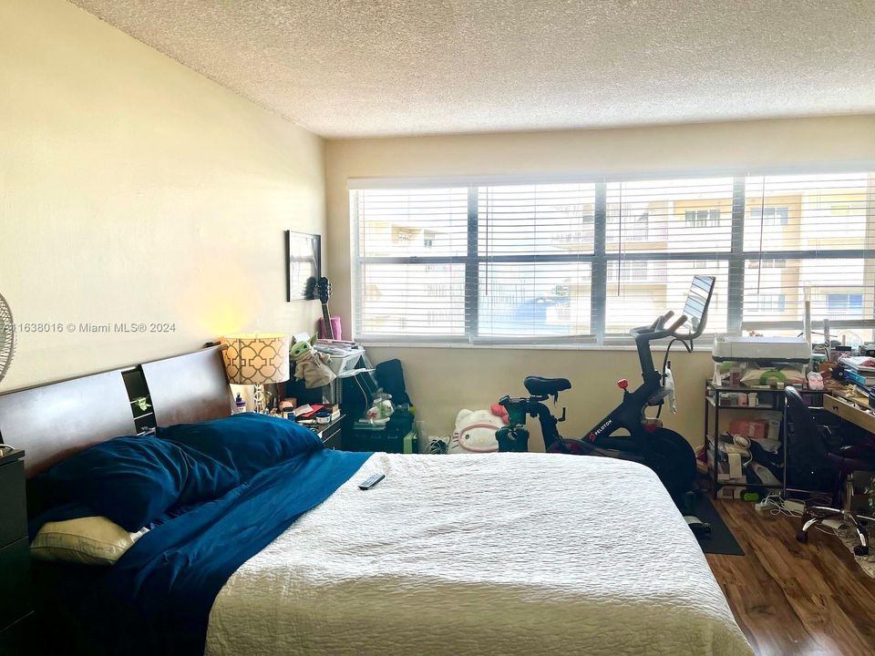 For Sale: $165,000 (1 beds, 1 baths, 825 Square Feet)