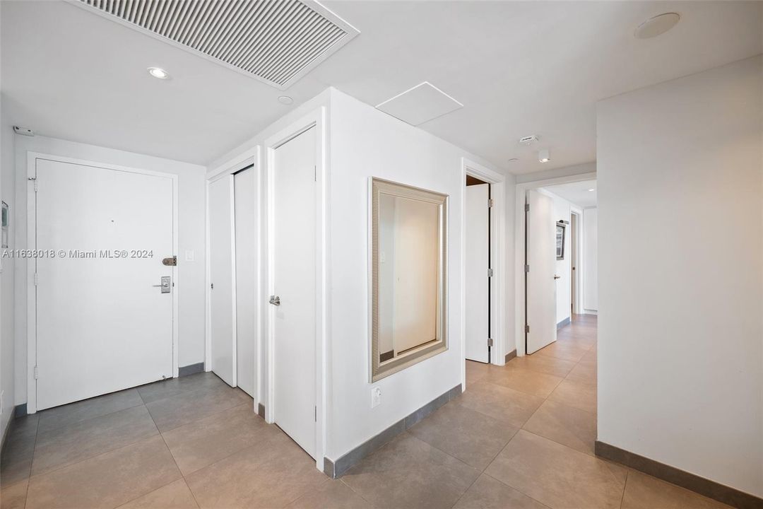 Active With Contract: $825,000 (2 beds, 2 baths, 1190 Square Feet)