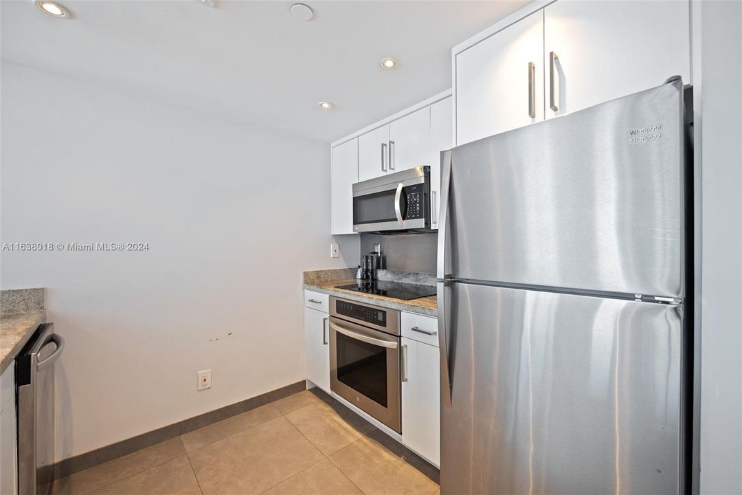 Active With Contract: $825,000 (2 beds, 2 baths, 1190 Square Feet)