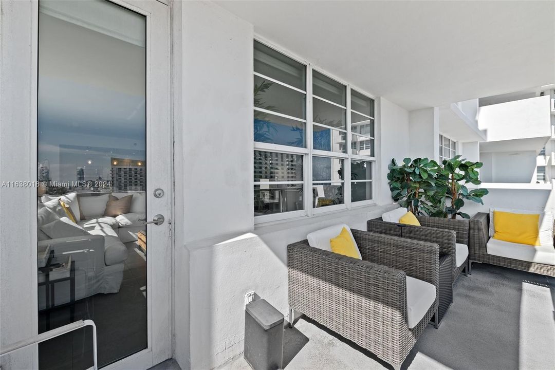 Active With Contract: $825,000 (2 beds, 2 baths, 1190 Square Feet)