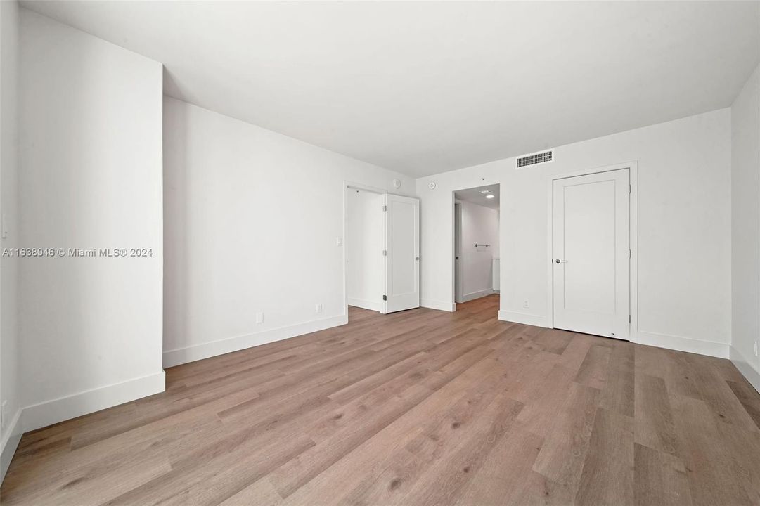 Active With Contract: $4,066 (1 beds, 1 baths, 1036 Square Feet)