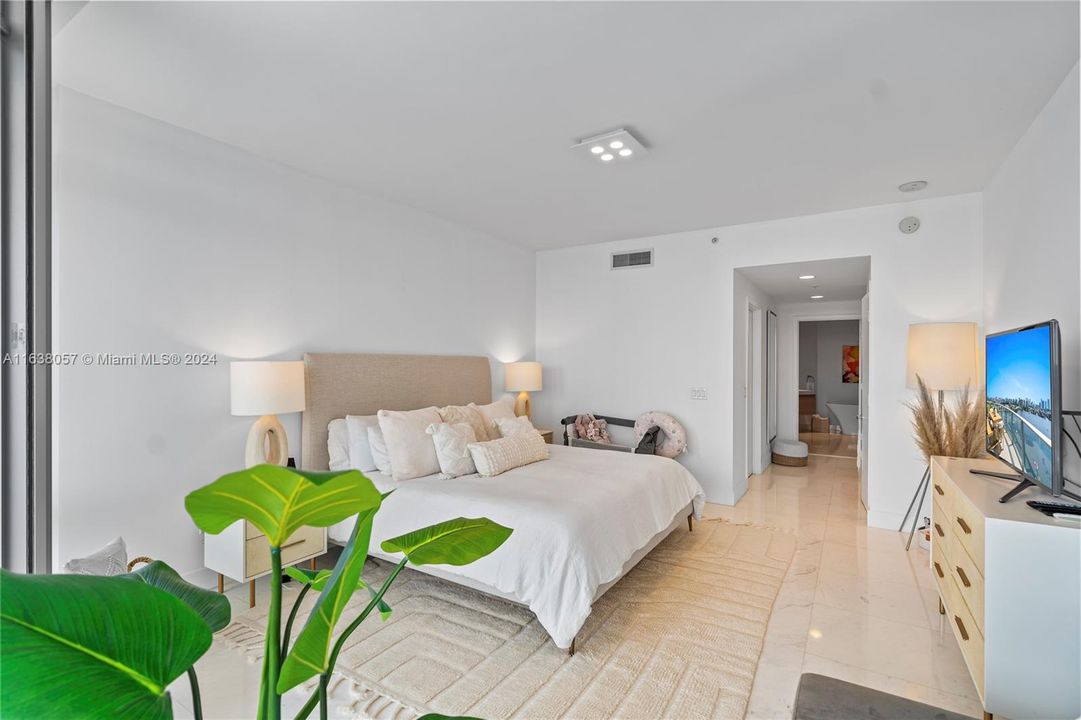 Active With Contract: $7,500 (2 beds, 2 baths, 1828 Square Feet)