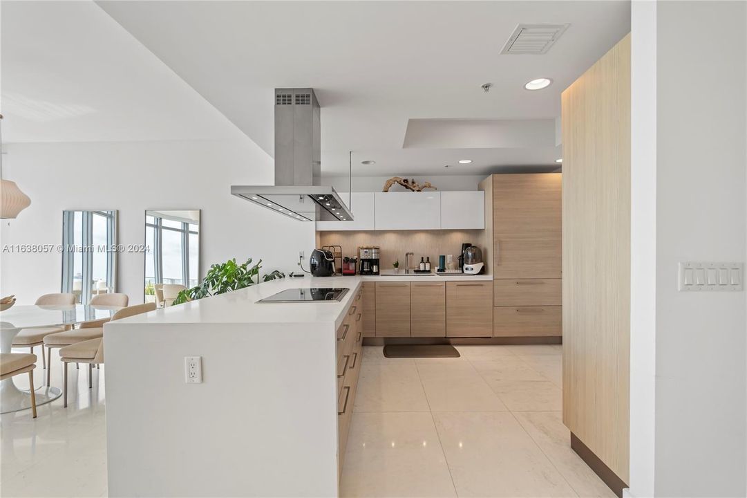 Active With Contract: $7,500 (2 beds, 2 baths, 1828 Square Feet)