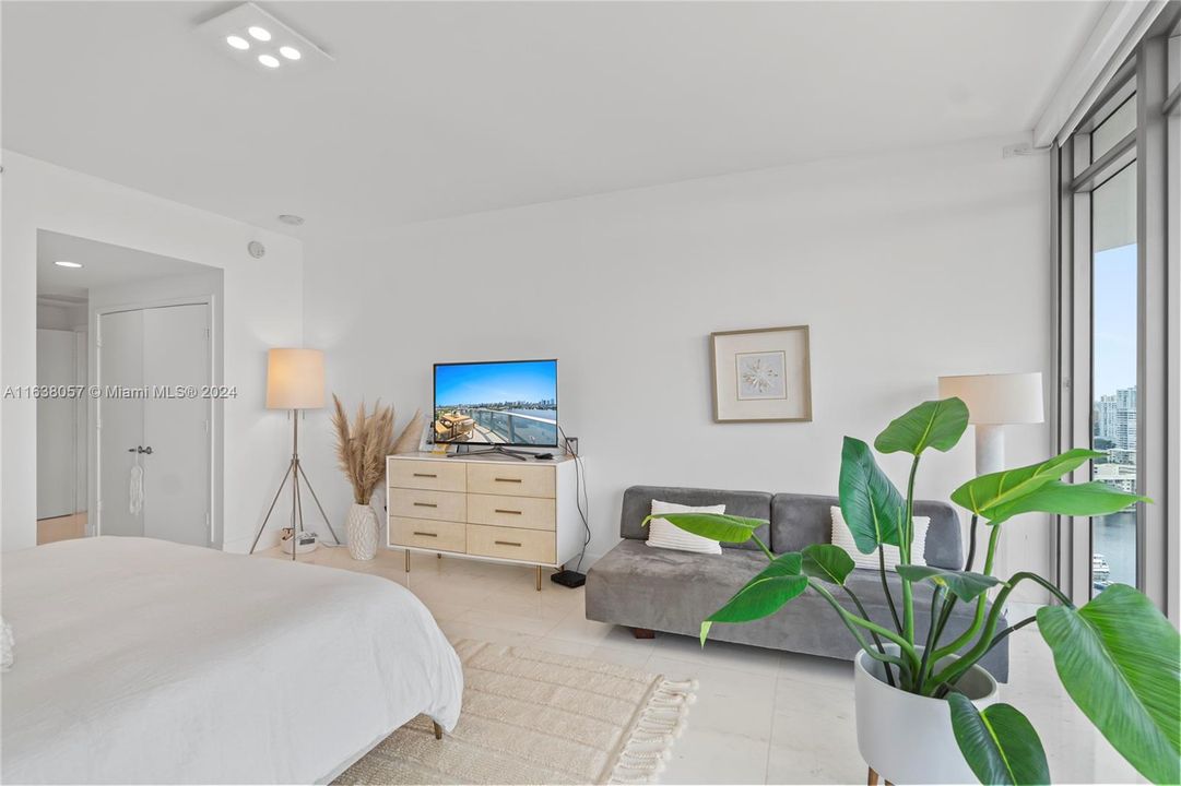 Active With Contract: $7,500 (2 beds, 2 baths, 1828 Square Feet)