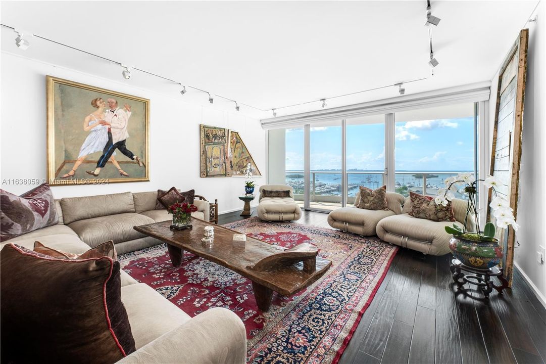 Active With Contract: $3,999,000 (3 beds, 3 baths, 2640 Square Feet)