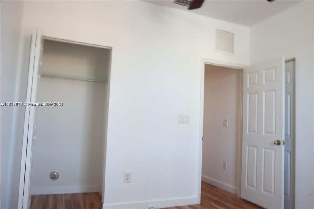 For Sale: $340,000 (2 beds, 2 baths, 1290 Square Feet)