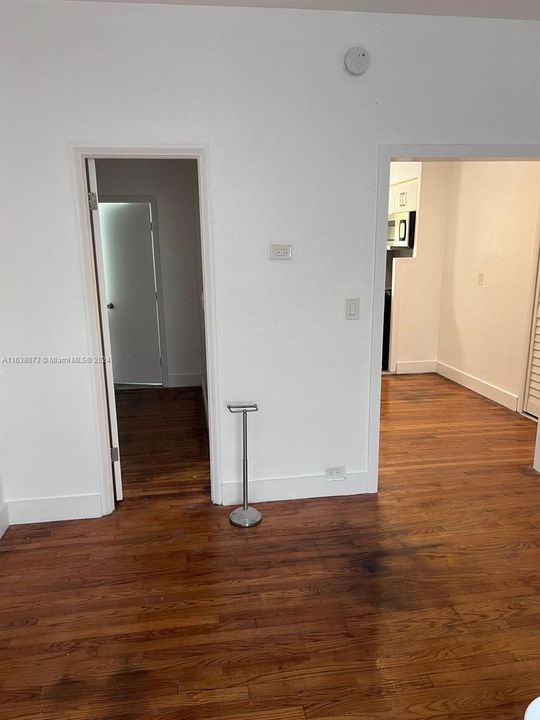 Active With Contract: $1,650 (1 beds, 1 baths, 450 Square Feet)