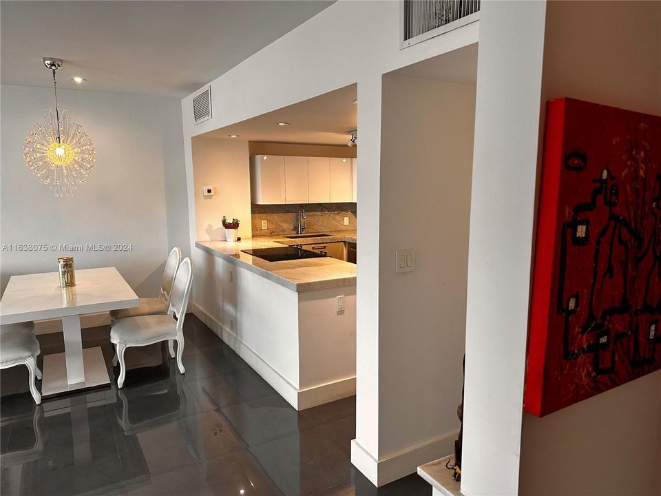 For Sale: $598,000 (1 beds, 1 baths, 856 Square Feet)