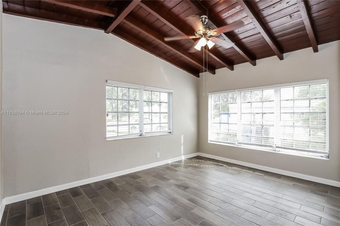 最近租的: $2,535 (3 贝兹, 2 浴室, 1245 平方英尺)