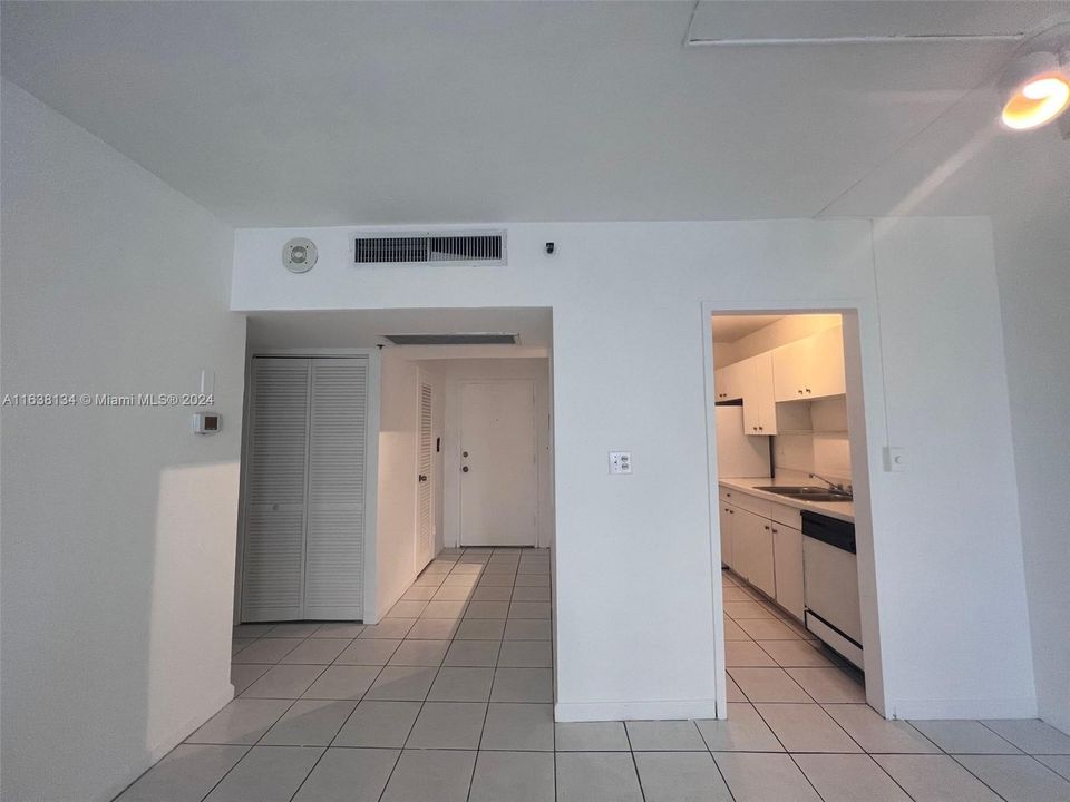 Recently Rented: $2,500 (1 beds, 1 baths, 890 Square Feet)