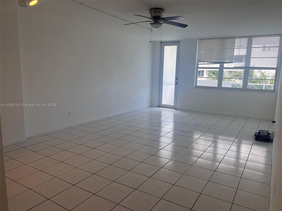 Recently Rented: $2,500 (1 beds, 1 baths, 890 Square Feet)