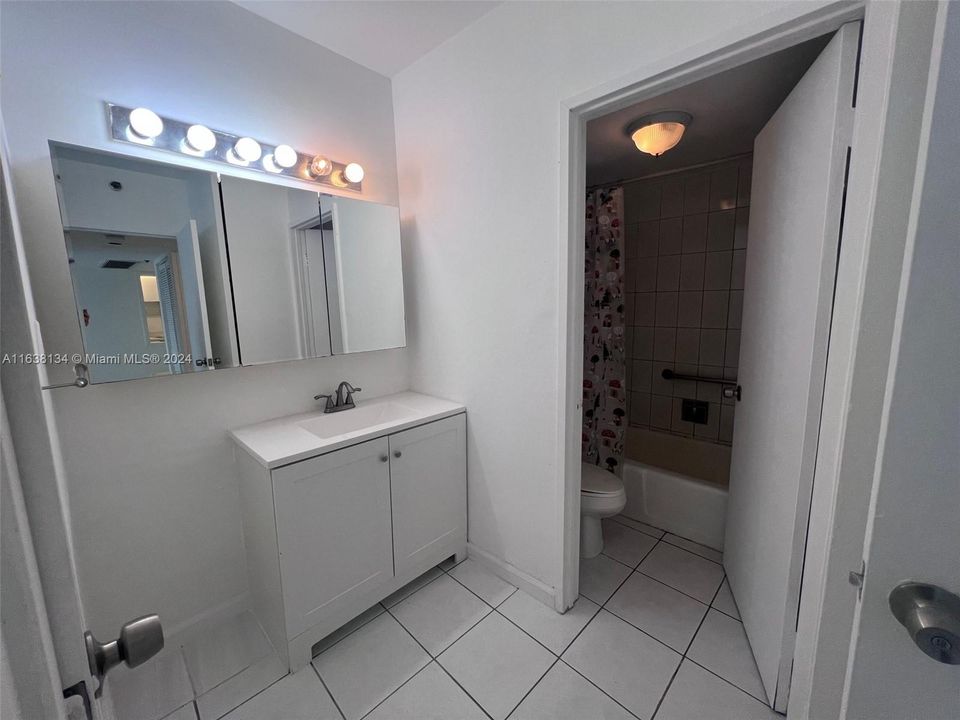 Recently Rented: $2,500 (1 beds, 1 baths, 890 Square Feet)